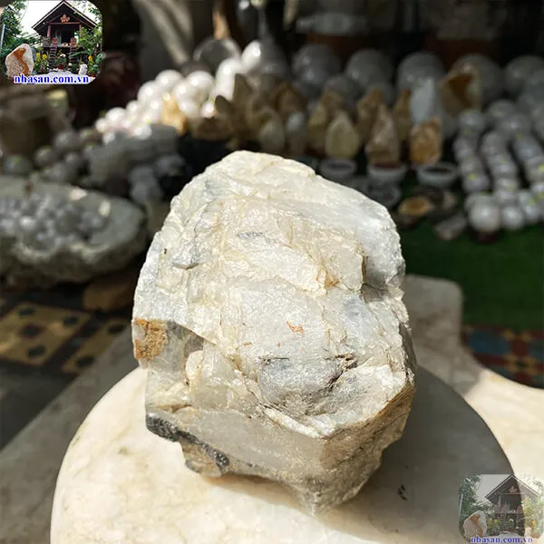 Đá thạch anh tóc đen thô 2.4kg-K171