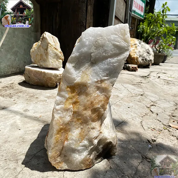 Đá thạch anh trắng thô 46kg-K179