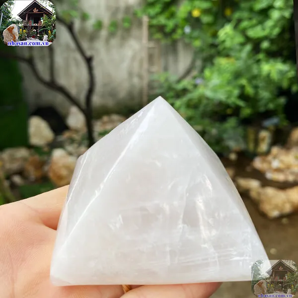 Tháp đá phong thủy "Vũ khí bí mật" của các doanh nhân thành đạt