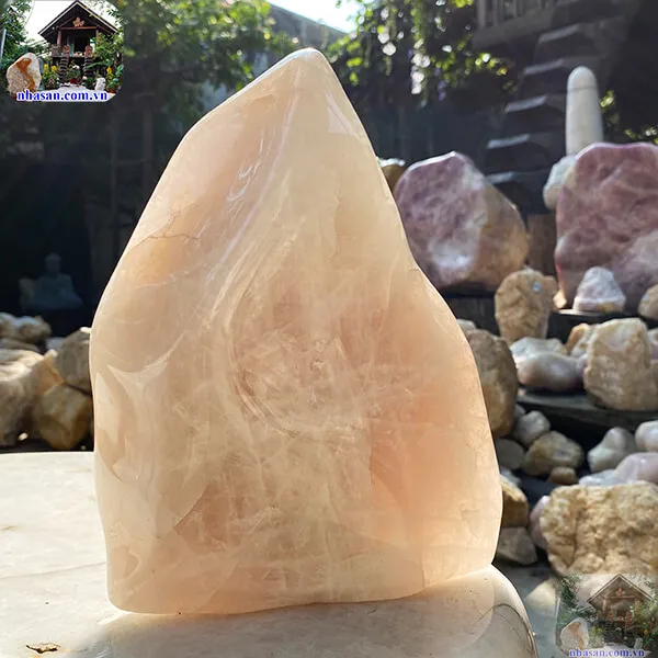 Trụ đá thạch anh hồng nặng 3.9kg, kích thước 22x17x8 cm, T686
