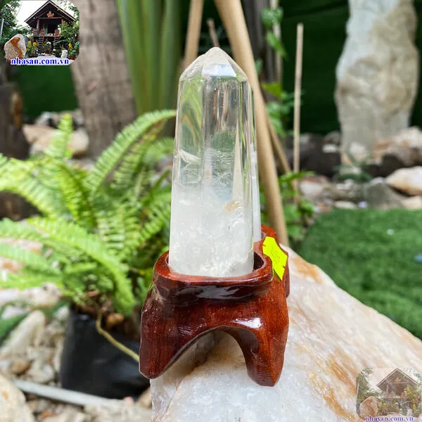 Tụ đá tinh thể thạch anh trắng 0.3kg, cao 12cm x ngang 5.5cm - T296