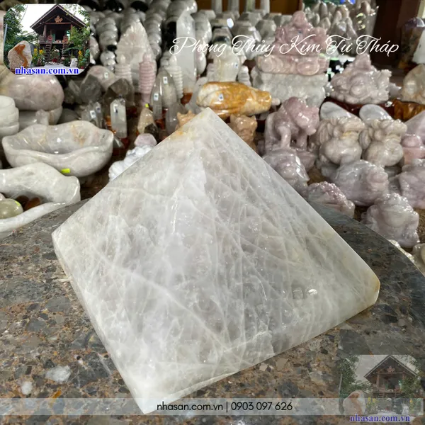 Đá phong thủy kim tự tháp nặng 7.8kg, cao 16cm x ngang 20.5cm - T715 