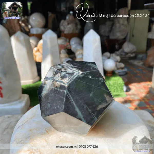 Quả cầu 12 mặt đá canxedon QC1424 - 1.32kg - 10.5cm