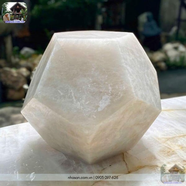 Quả cầu 12 mặt thạch anh trắng QC1572 - 21.6kg - 28.2cm
