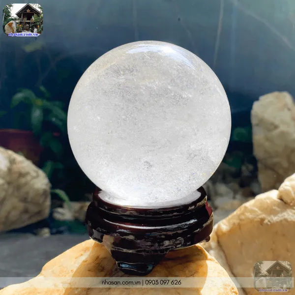 Quả cầu đá thạch anh trắng tinh thể 1.26kg - 9.5cm - QC1466 