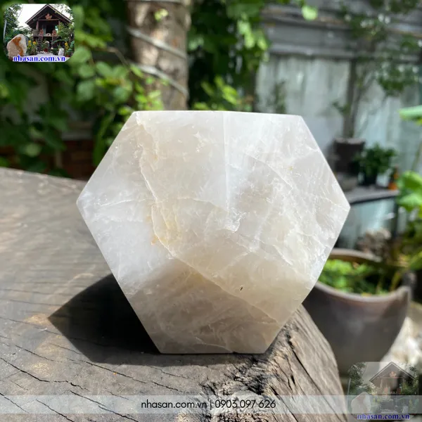 Quả cầu phong thủy đá tự nhiên QC1366 12 mặt nặng 2.2kg, mặt cạnh 7.5cm, đường kính 10.5cm
