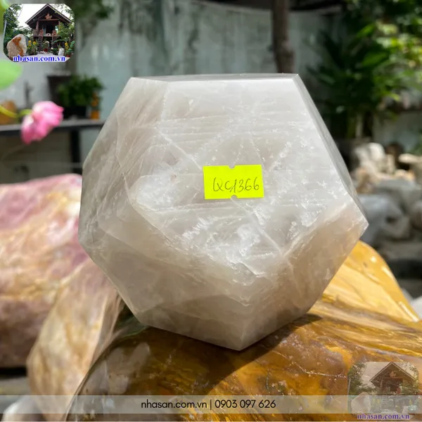 Quả cầu phong thủy đá tự nhiên QC1366 12 mặt nặng 2.2kg, mặt cạnh 7.5cm, đường kính 10.5cm