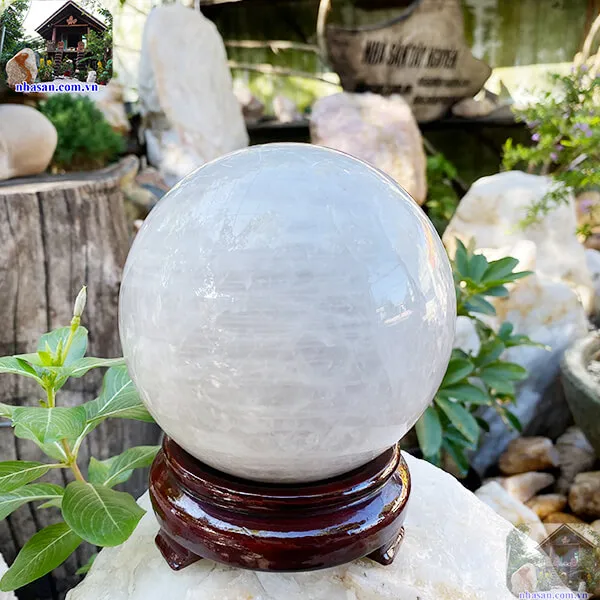 Quả cầu phong thủy mệnh Kim QC1244, đường kính 12.4cm, trọng lượng 2.52kg 