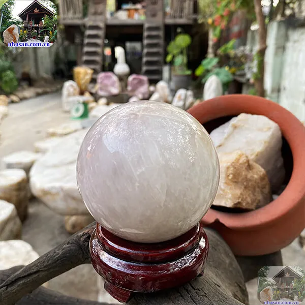 Quả cầu thạch anh hồng 8.6cm-0.84kg-QC1020