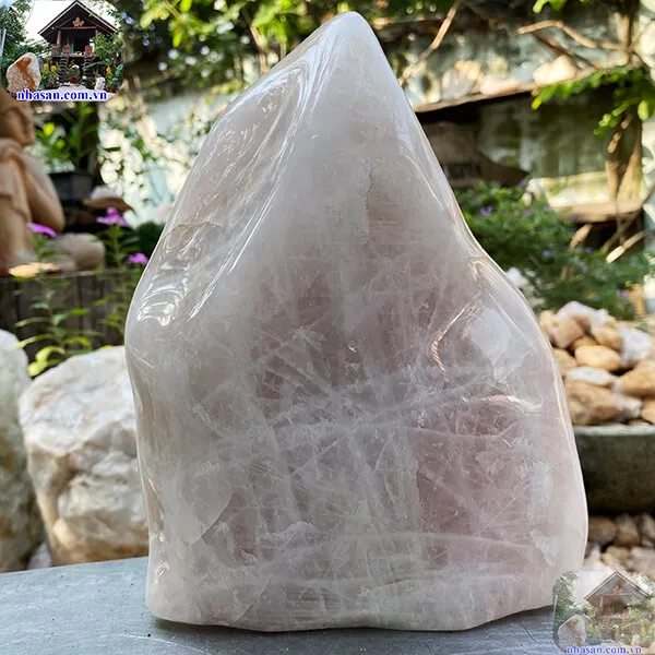 Trụ đá thạch anh hồng nặng 3.9kg, kích thước 22x17x8 cm, T686