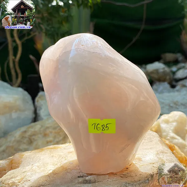 Trụ đá phong thủy T685 nặng 1.36kg, cao 11cm x ngang 11cm x dày 8cm