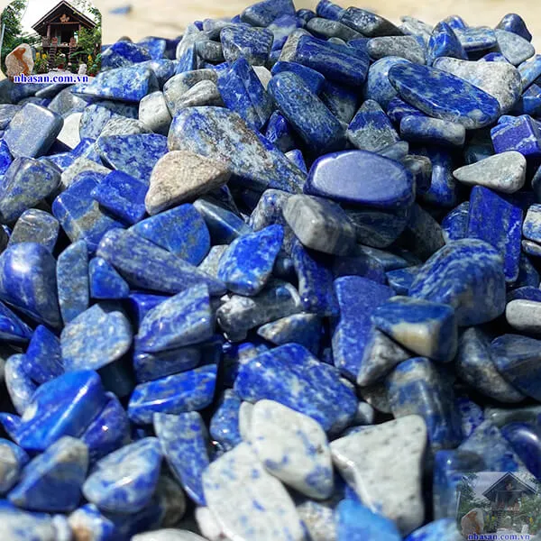 Đá lapis lazuli tăng vượng khí cho gia chủ trấn trạch.