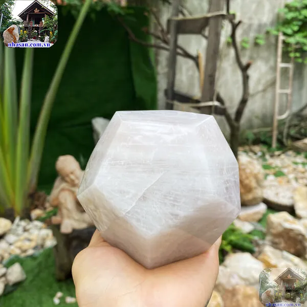 Giải mã sức mạnh của đá thạch anh hồng 12 mặt