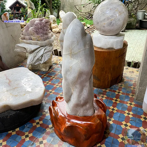 Trụ đá thạch anh trắng 95kg, cao 86cm x ngang 27cm- T556