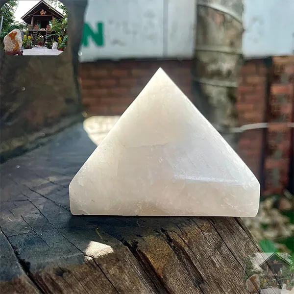 Kim tự tháp đá phong thủy 1.1kg, cao 8cm x ngang 10.2cm - T659