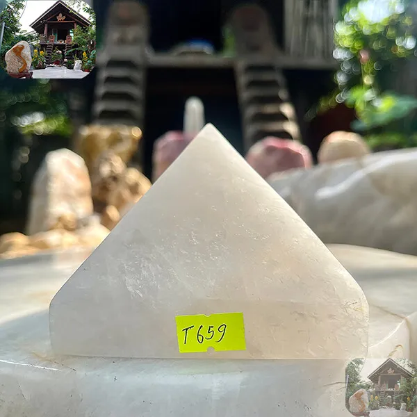Kim tự tháp đá phong thủy 1.1kg, cao 8cm x ngang 10.2cm - T659