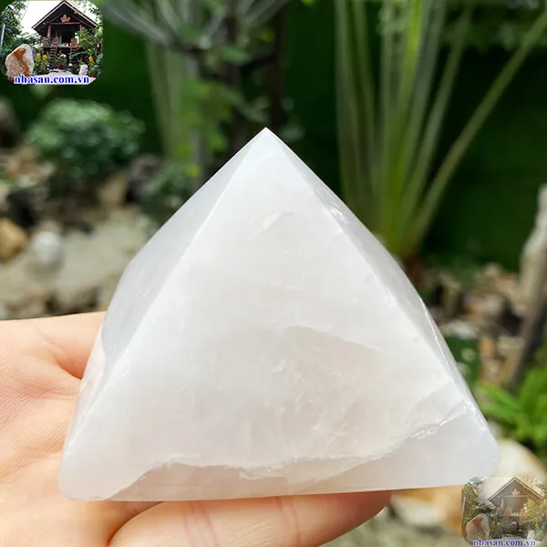 Tháp đá phong thủy "Vũ khí bí mật" của các doanh nhân thành đạt
