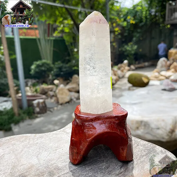 T249 white quartz crystal pillar