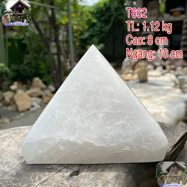 Kim tự tháp thạch anh trắng 1.12kg, cao 8cm x ngang 10cm - T662