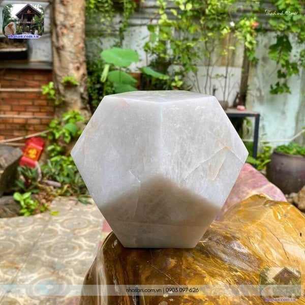 Đá thạch anh 12 mặt QC1491 - 4.1kg - 15.5cm