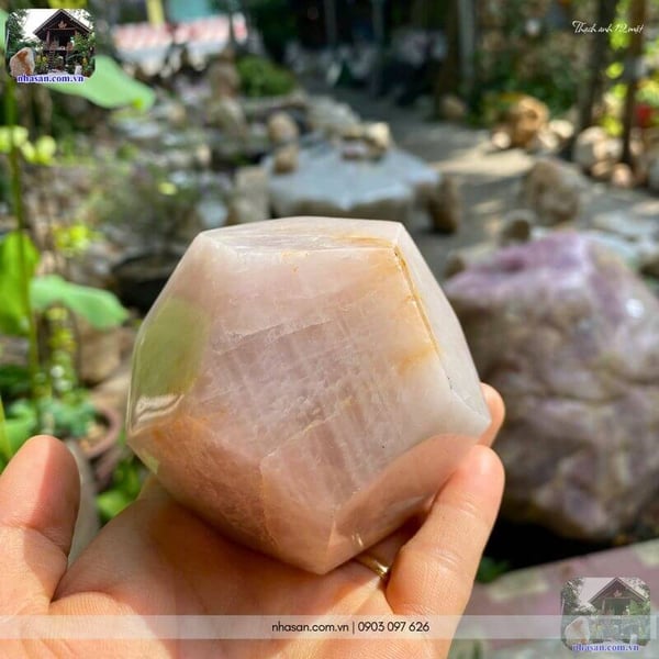 Đá thạch anh 12 mặt QC1501 - 570gr - 8.2cm