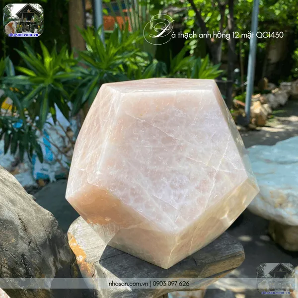 Đá thạch anh hồng 12 mặt QC1430 nặng 10kg, đường kính 19cm
