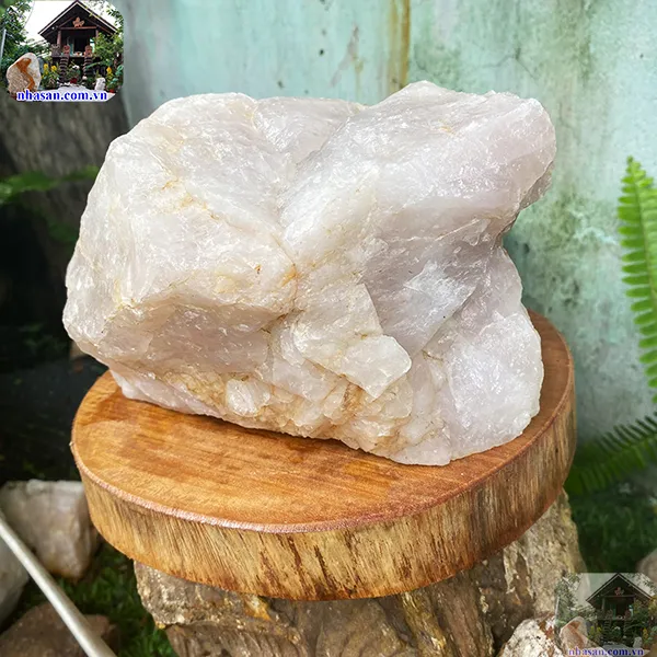 Đá thạch anh thô hồng 4.4kg (12x20 cm) tự nhiên trấn trạch