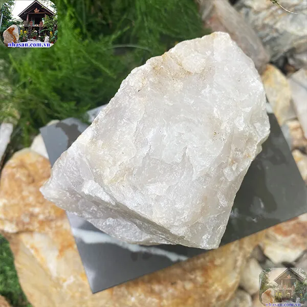 Viên đá thạch anh hồng 2.54kg (13x13 cm) vật phẩm phong thủy trang trí tăng năng lượng