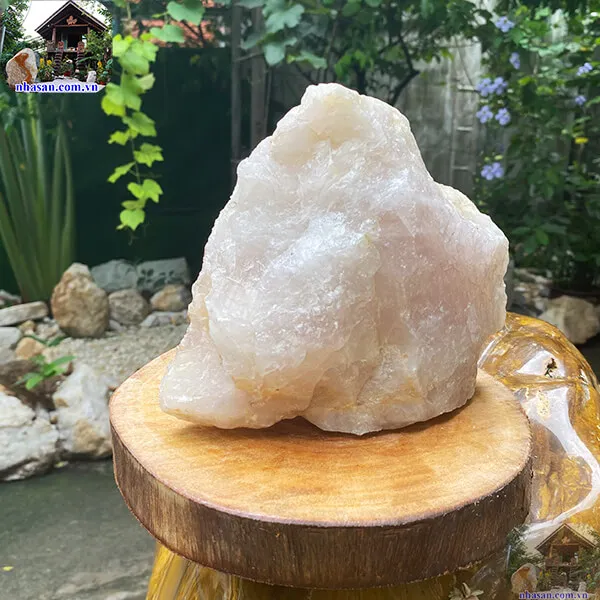 Viên đá thạch anh hồng 2.16kg (14x17 cm) vật phẩm phong thủy để bàn làm việc