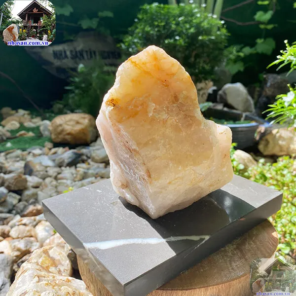 Đá thạch anh thô 2.26kg (16x11 cm) và xu hướng trang trí nhà bếp hiện đại