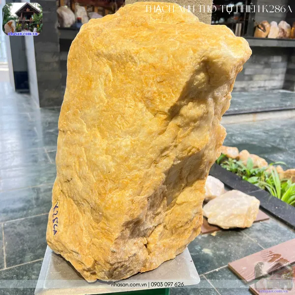 Khối đá thạch anh thô tự nhiên K286A nặng 56kg, cao 48cm, hoành 94cm