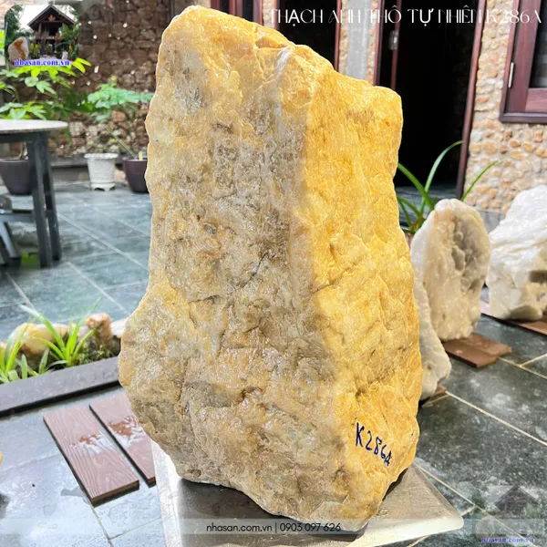 Khối đá thạch anh thô tự nhiên K286A nặng 56kg, cao 48cm, hoành 94cm