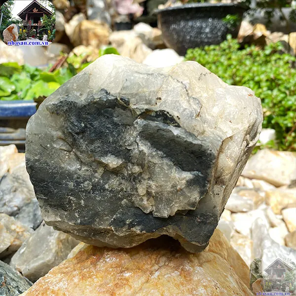 Đá thạch anh tóc đen thô 2.4kg-K171