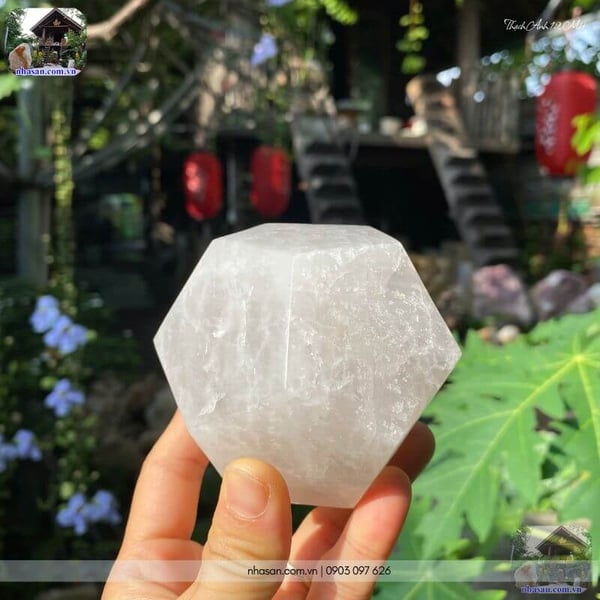 Đá thạch anh trắng 12 mặt QC1529 - 640gr - 8.6cm