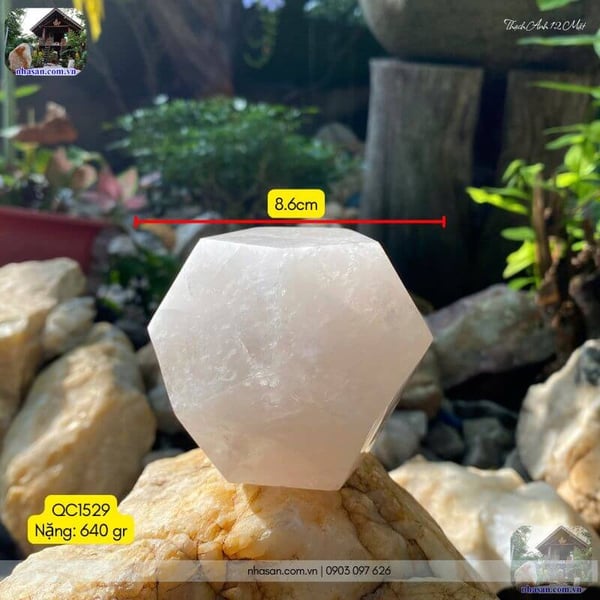 Đá thạch anh trắng 12 mặt QC1529 - 640gr - 8.6cm