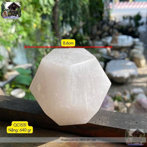 Đá thạch anh trắng 12 mặt QC1531 - 640gr - 8.6cm