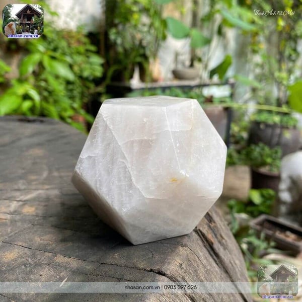 Đá thạch anh trắng 12 mặt QC1533 - 620gr - 8.5cm