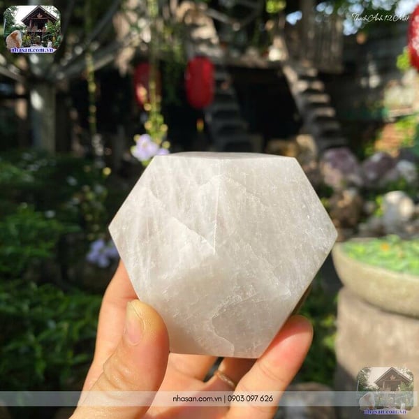 Đá thạch anh trắng 12 mặt QC1533 - 620gr - 8.5cm