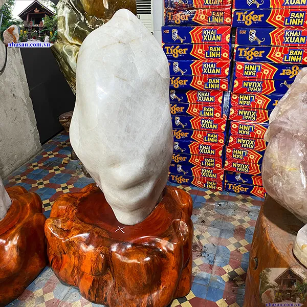 Trụ đá thạch anh trắng 87kg, cao 81cm x ngang 28cm - T557