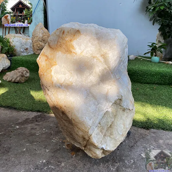Đá thạch anh trắng thô 90kg, cao 49cm x ngang 32cm - K159