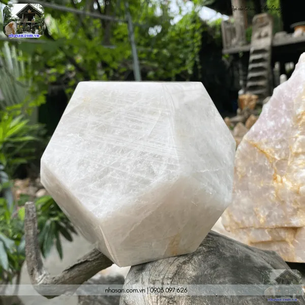 Cầu 12 mặt thạch anh trắng 3.96kg - 15cm - QC1445