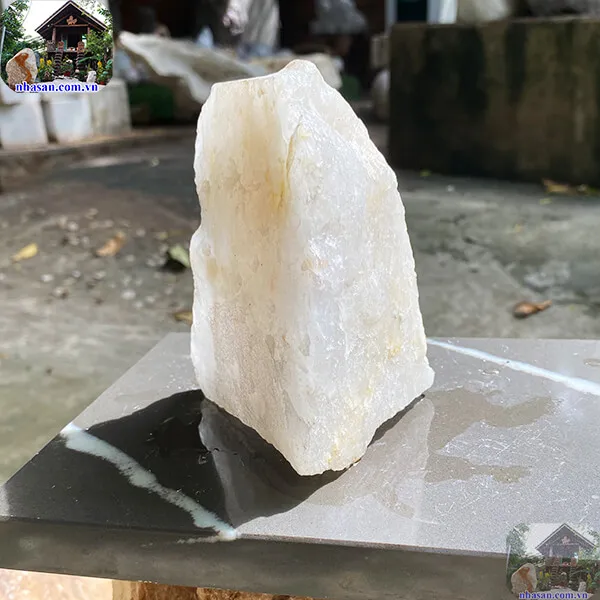 Đá thạch anh trắng thô 0.76kg (11x9.5 cm) tự nhiên vật phẩm phong thủy trang trí bàn làm việc 