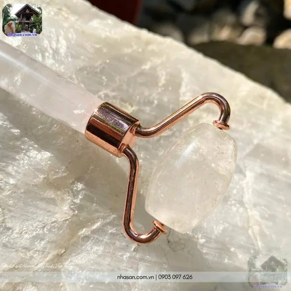 Thanh lăn massage mặt thạch anh trắng