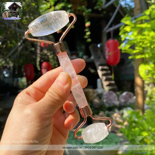 Thanh lăn massage mặt thạch anh trắng