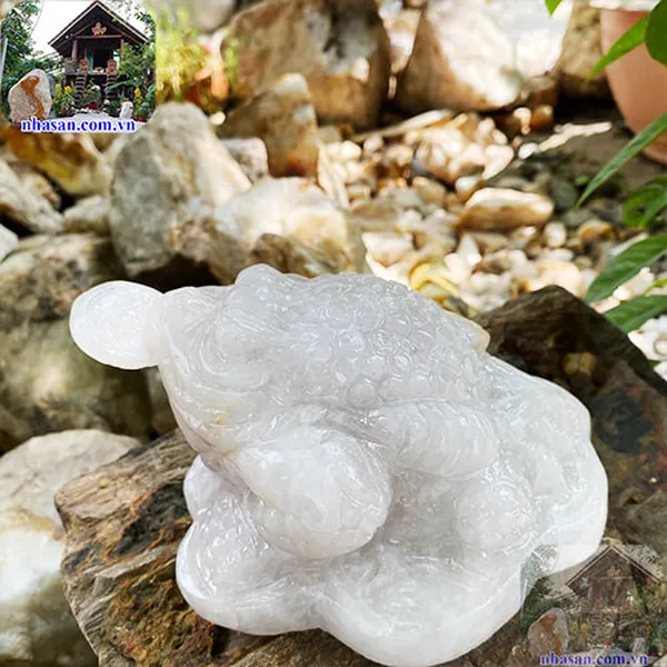 Cóc ngậm tiền thạch anh trắng nặng 2.2kg, cao 9cm x ngang 14cm x dài 15.5cm - C32