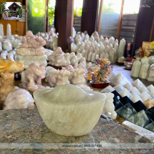 Thỏi vàng phong thủy thạch anh trắng TV56 740gr, dài 11cm x rộng 7cm x cao 7cm