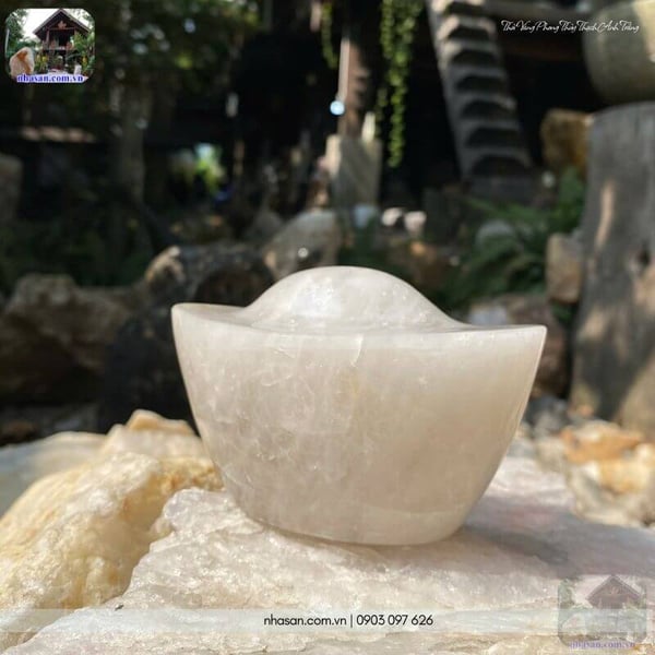 Thỏi vàng phong thủy thạch anh trắng TV56 740gr, dài 11cm x rộng 7cm x cao 7cm