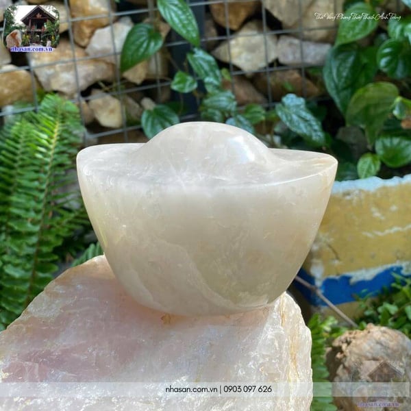 Thỏi vàng phong thủy thạch anh trắng TV56 740gr, dài 11cm x rộng 7cm x cao 7cm