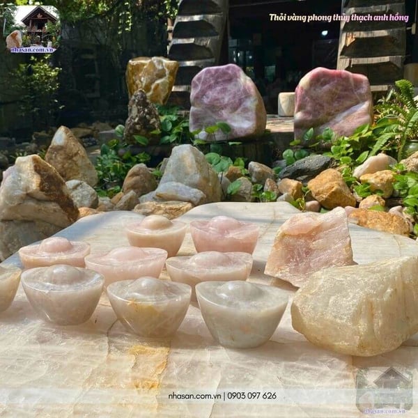 Thỏi vàng phong thủy thạch anh hồng TV50 1.16kg, dài 12.5cm x rộng 8cm x cao 9cm