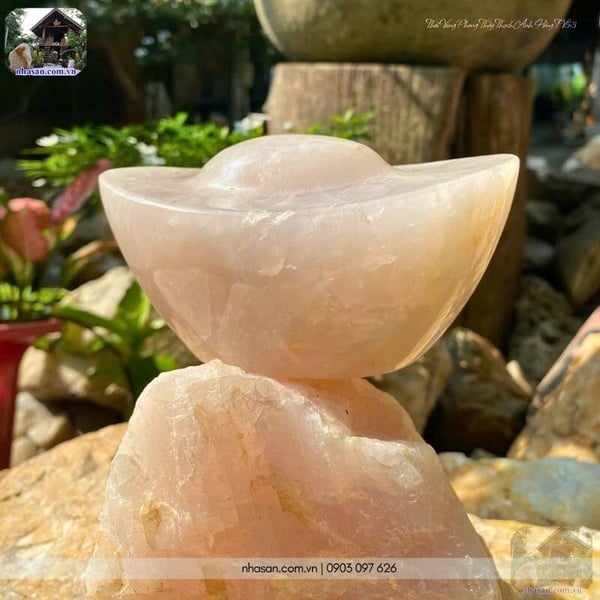 Thỏi vàng phong thủy thạch anh hồng TV53 920gr, dài 13cm x rộng 8cm x cao 7cm